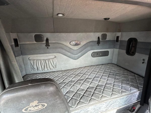 Tractocamión Mack CXU613 MP8 6X4 2016 440 HP #Ref XH26 Linderos - Imagen 2