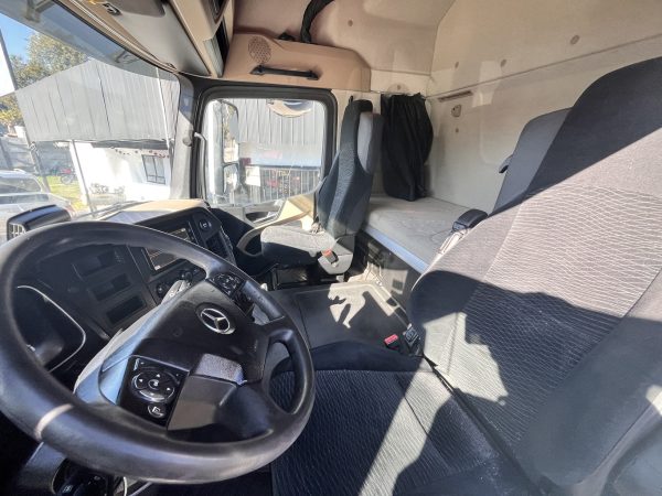 Tractocamion Mercedes Benz 2020 New Actros 1845 6x2 AUT # Ref LY12 Buin - Imagen 12