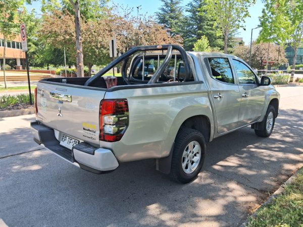 Camioneta Mitsubishi 2022 L200 CRT 4x4 2.4 L NR#25 - Imagen 9