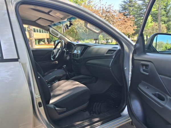 Camioneta Mitsubishi 2022 L200 CRT 4x4 2.4 L NR#25 - Imagen 13