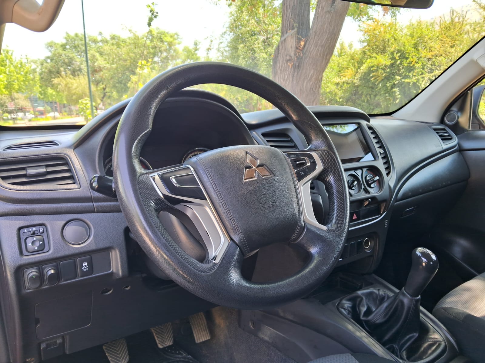 Camioneta Mitsubishi 2022 L200 CRT 4x4 NR#REF73 - Imagen 19