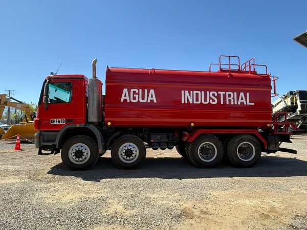 Camión Aljibe Mercedes Benz 2018 4144k  8x4 AUT CAP 30.000 Litros # Ref FW18 Buin - Imagen 3