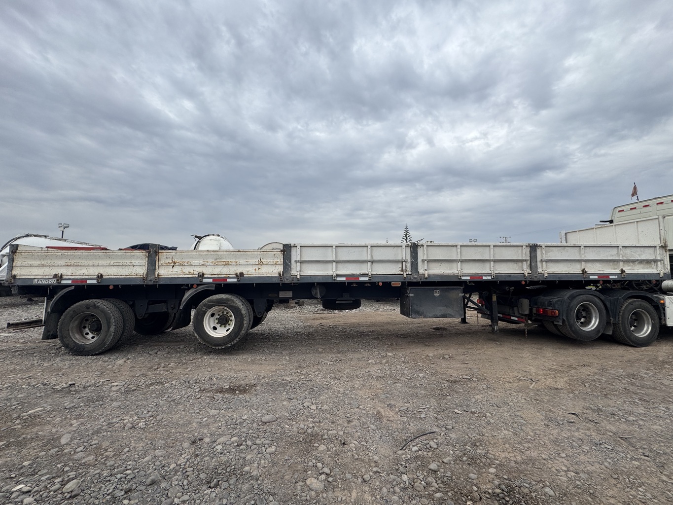 Semirremolque rampla plana Randon 2005 1+1 Ejes13.50 mts # Ref 8239 Buin - Imagen 7