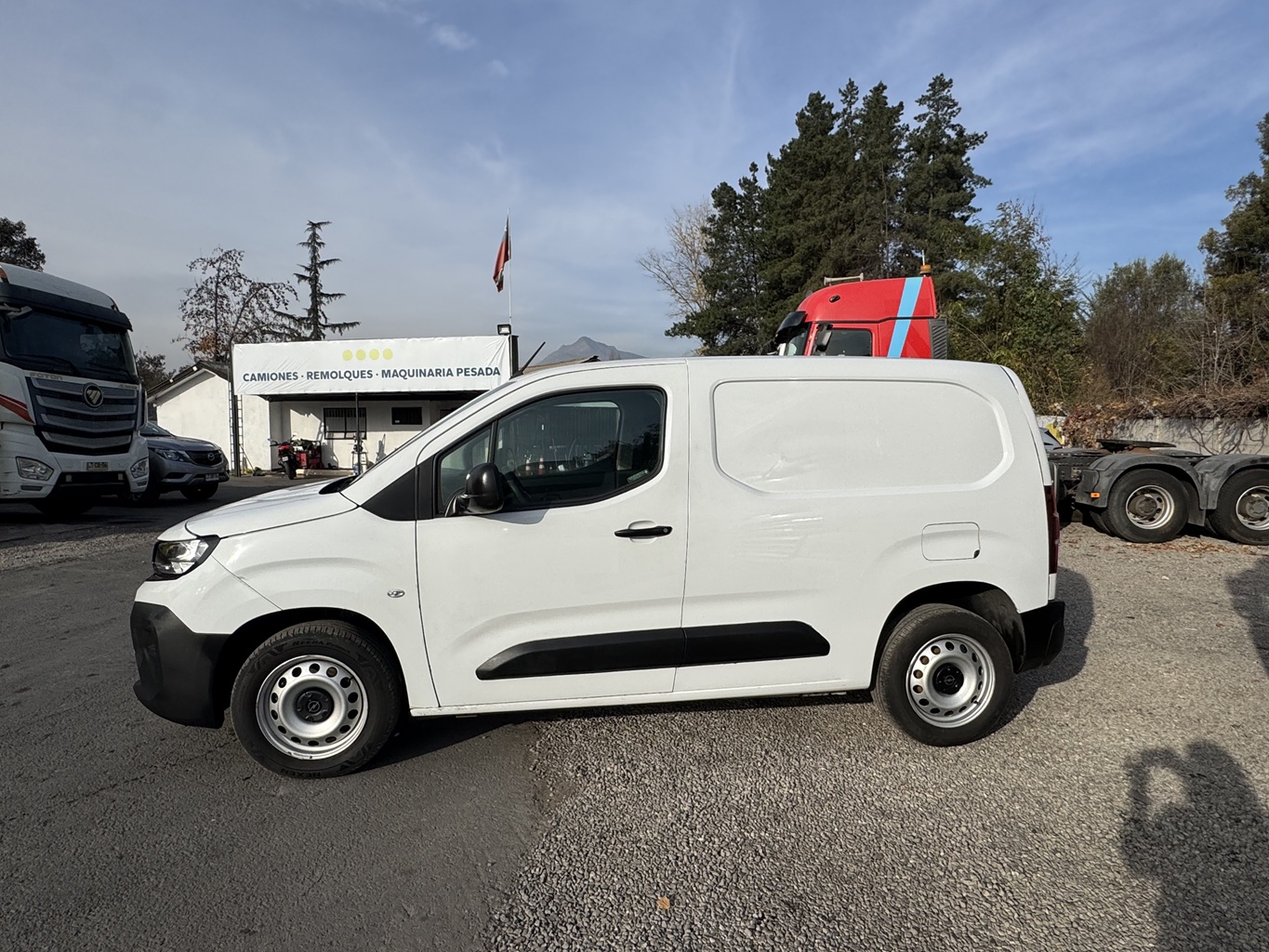 Furgón Opel 2025 combo L1 4x2 1.5 Diesel Ref # GS15 Buin - Imagen 4