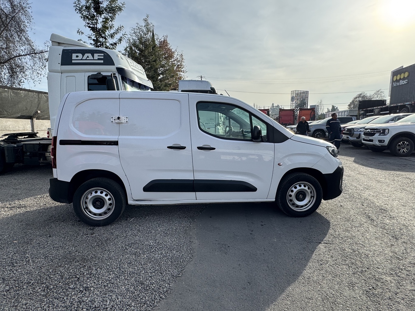Furgón Opel 2025 combo L1 4x2 1.5 Diesel Ref # GS15 Buin - Imagen 8
