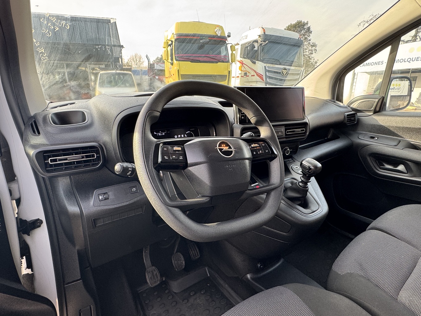 Furgón Opel 2025 combo L1 4x2 1.5 Diesel Ref # GS15 Buin - Imagen 10