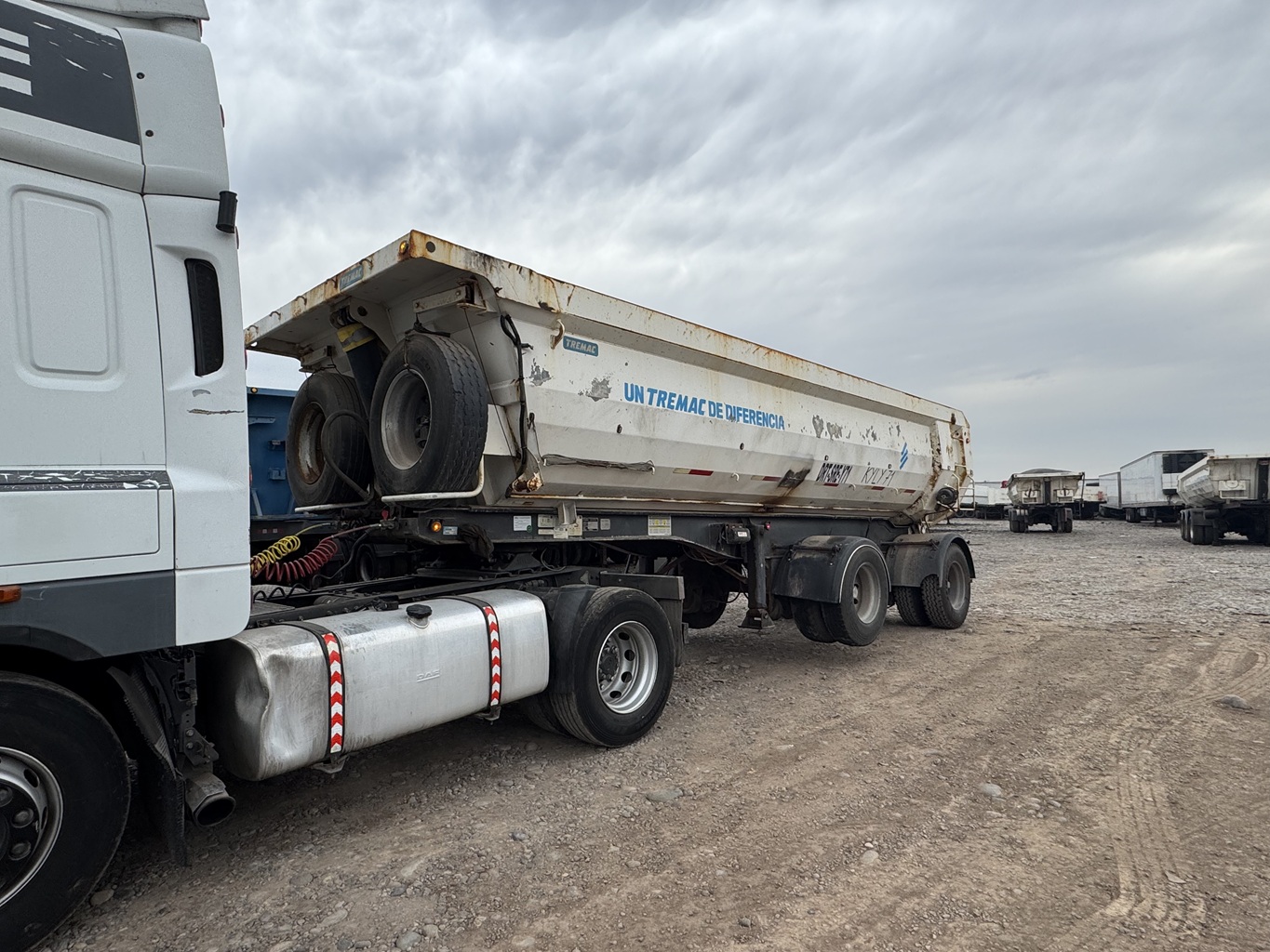 Semirremolque Batea Tremac 2021 1+1 ejes 20 M3 # Ref LY71 Buin - Imagen 2