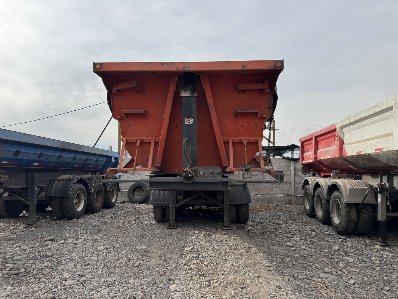 Semirremolque Batea Tremac 2014 3 ejes 15 M3 # Ref 9665 Buin - Imagen 2