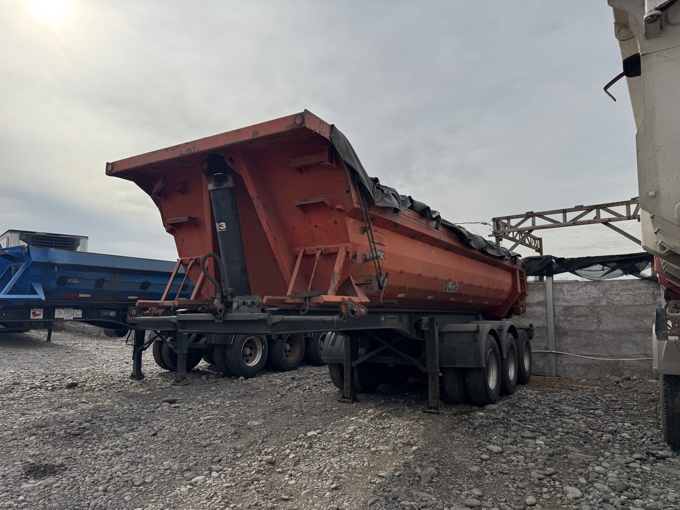 Semirremolque Batea Tremac 2014 3 ejes 15 M3 # Ref 9665 Buin