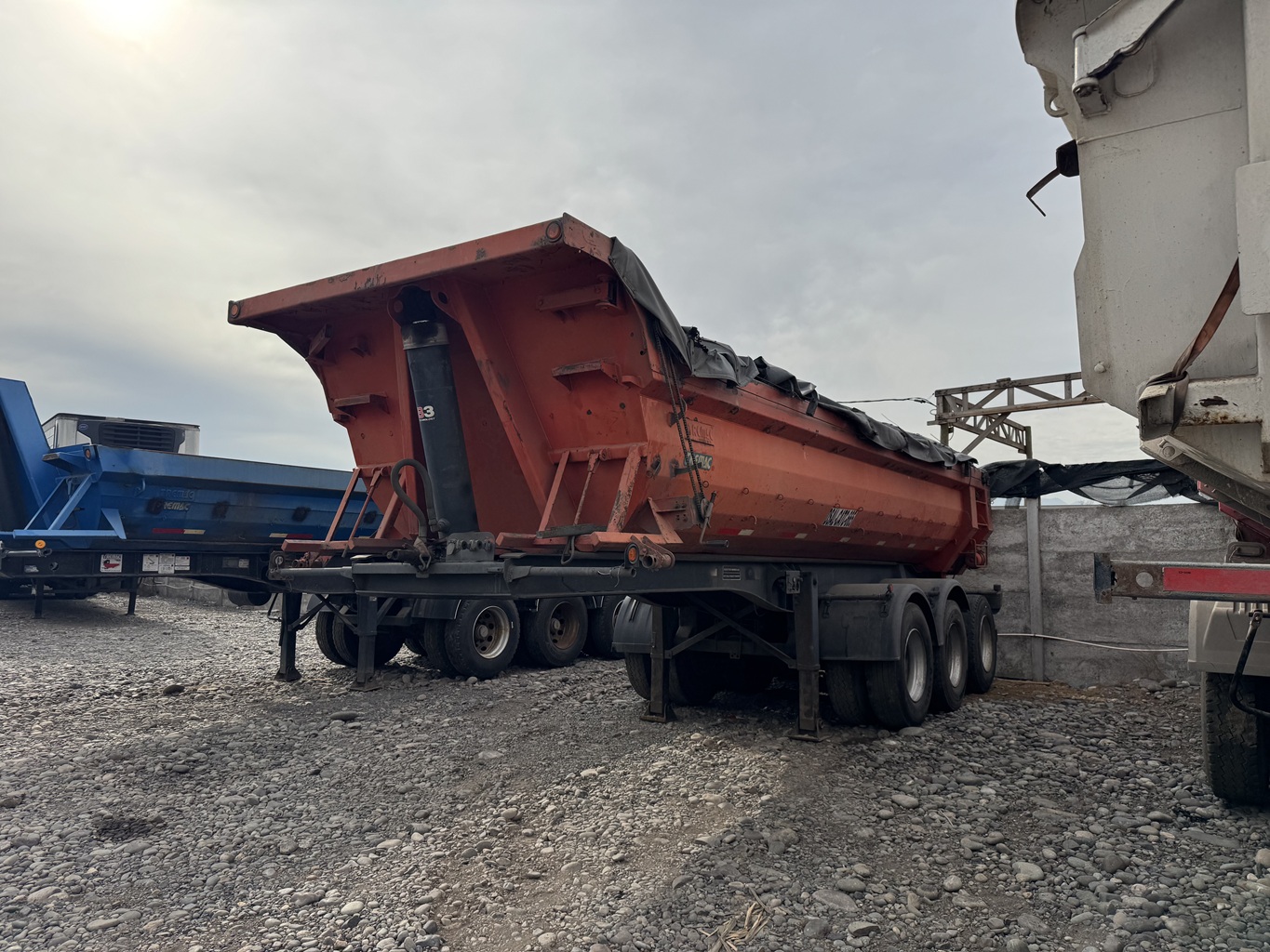 Semirremolque Batea Tremac 2014 3 ejes 15 M3 # Ref 9665 Buin - Imagen 3
