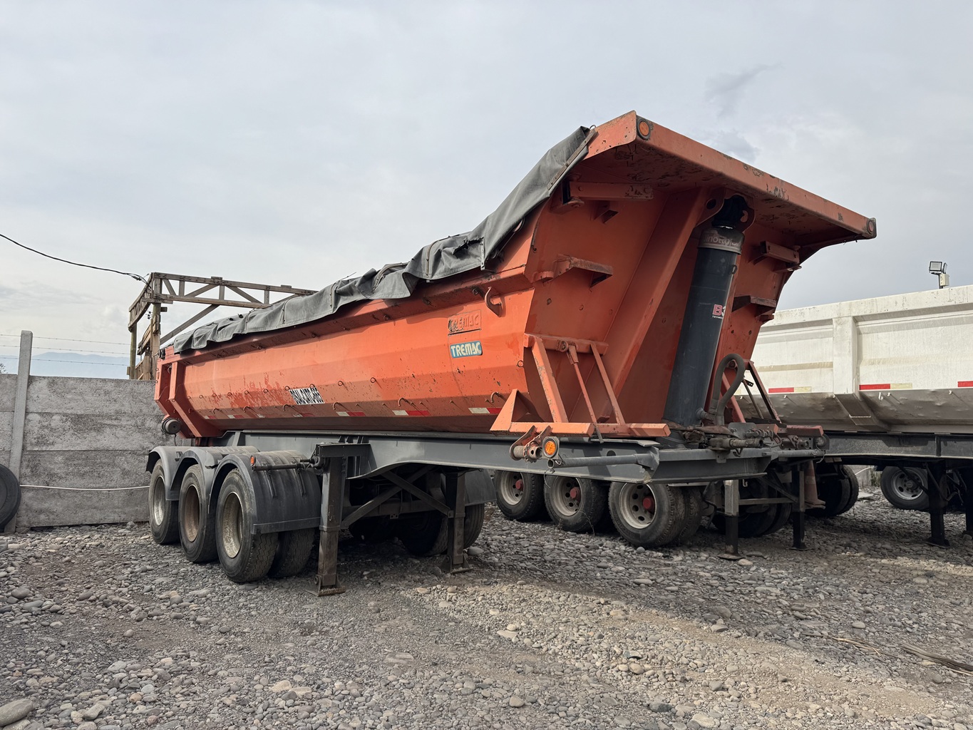Semirremolque Batea Tremac 2014 3 ejes 15 M3 # Ref 9665 Buin - Imagen 5