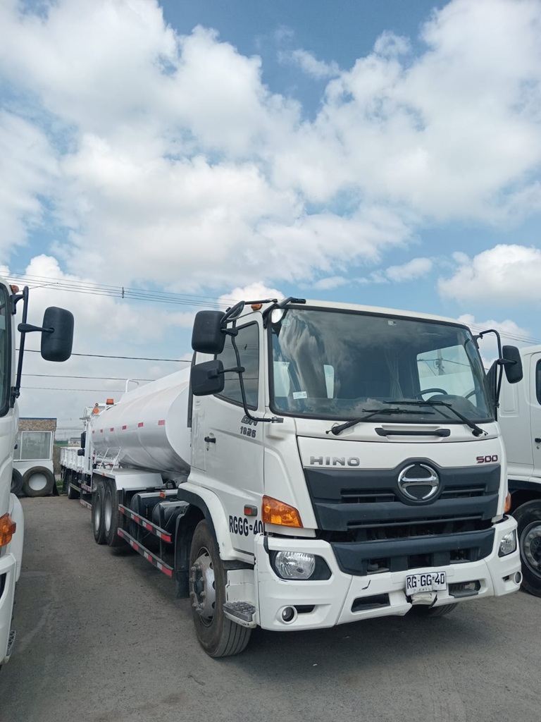 Camion Aljibe Hino año 2022 4x2 GH 1826 L cap 10.000 L Aut # Ref. GG40