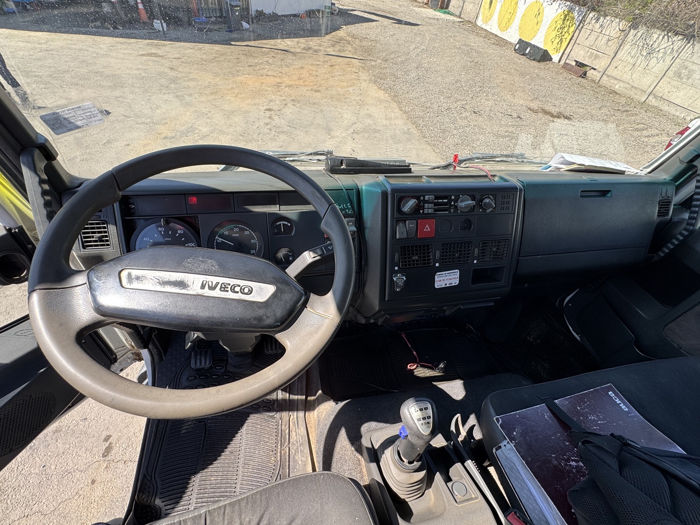 Camion Pluma Iveco año 2018 Tector 260E30 6x4 con Grúa PM 27.5PX # Ref. XW50 Buin - Imagen 2