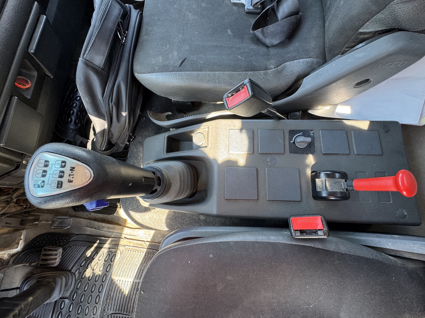 Camion Pluma Iveco año 2018 Tector 260E30 6x4 con Grúa PM 27.5PX # Ref. XW50 Buin - Imagen 6