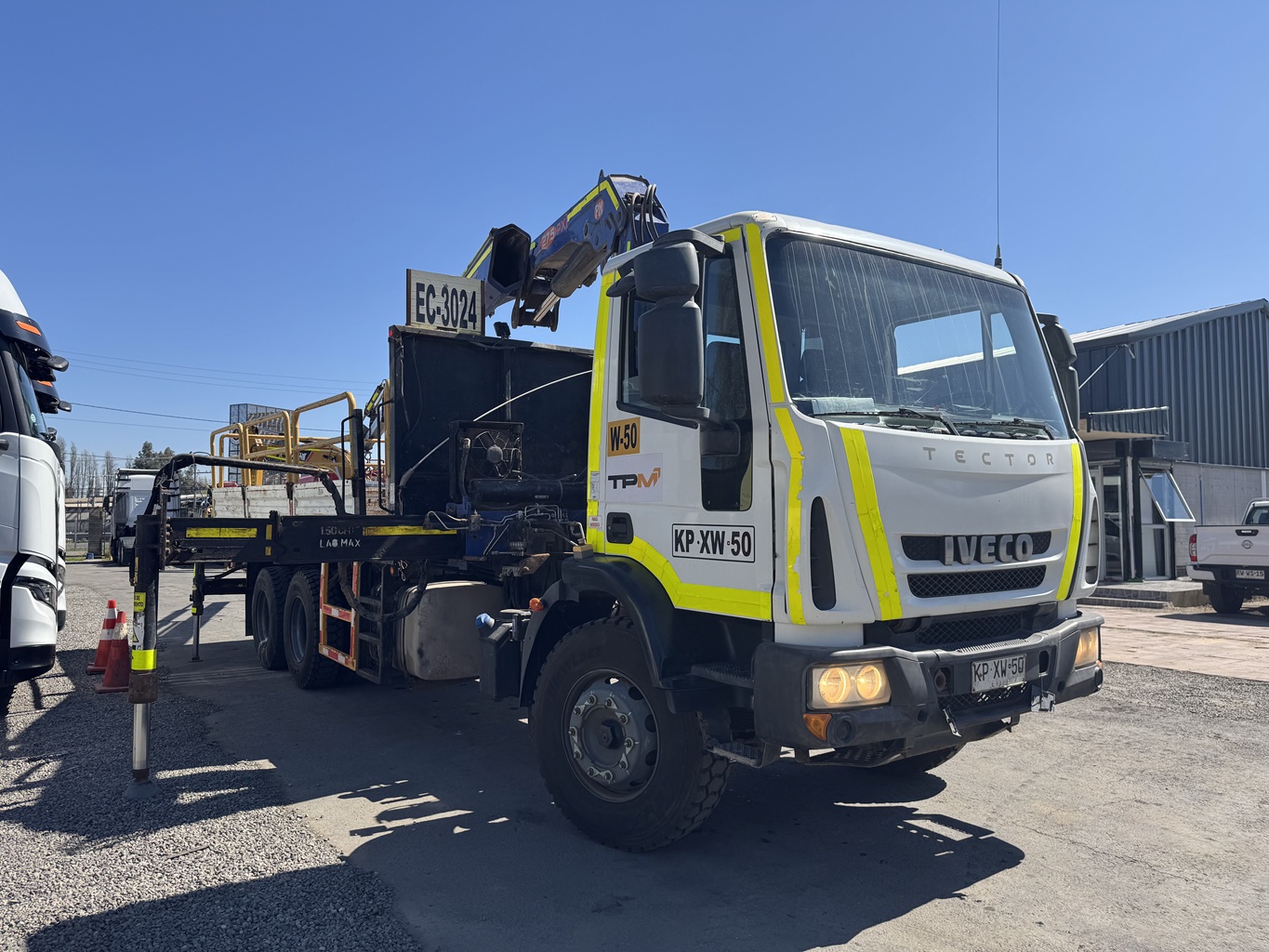 Camion Pluma Iveco año 2018 Tector 260E30 6x4 con Grúa PM 27.5PX # Ref. XW50 Buin - Imagen 8