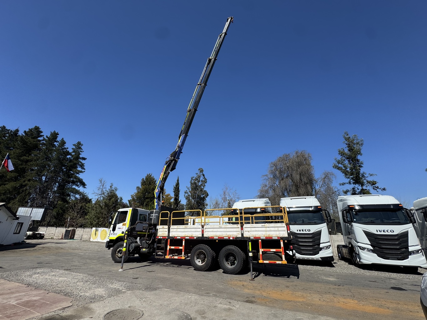Camion Pluma Iveco año 2018 Tector 260E30 6x4 con Grúa PM 27.5PX # Ref. XW50 Buin - Imagen 13