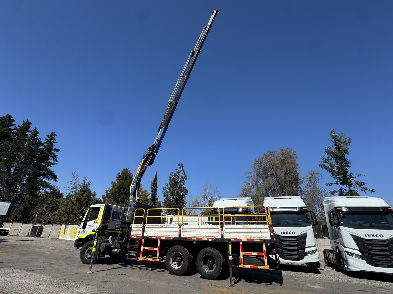Camion Pluma Iveco año 2018 Tector 260E30 6x4 con Grúa PM 27.5PX # Ref. XW50 Buin - Imagen 14