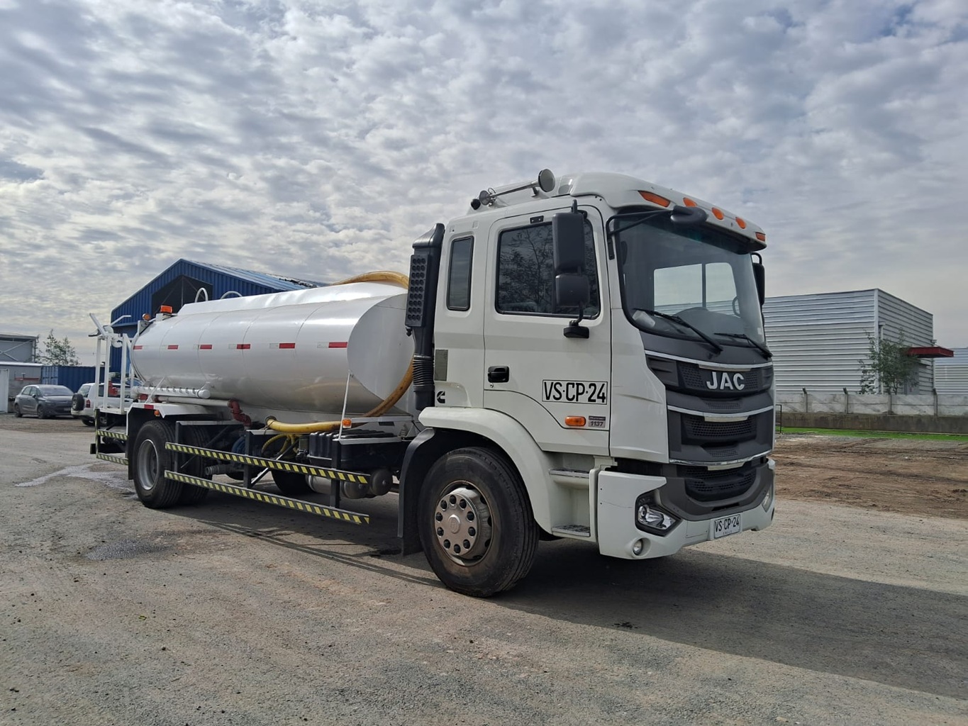 Camion Aljibe Jac año 2026 4x2 Runner HFC cap. 10.000 L # Ref.CP24 - Imagen 4