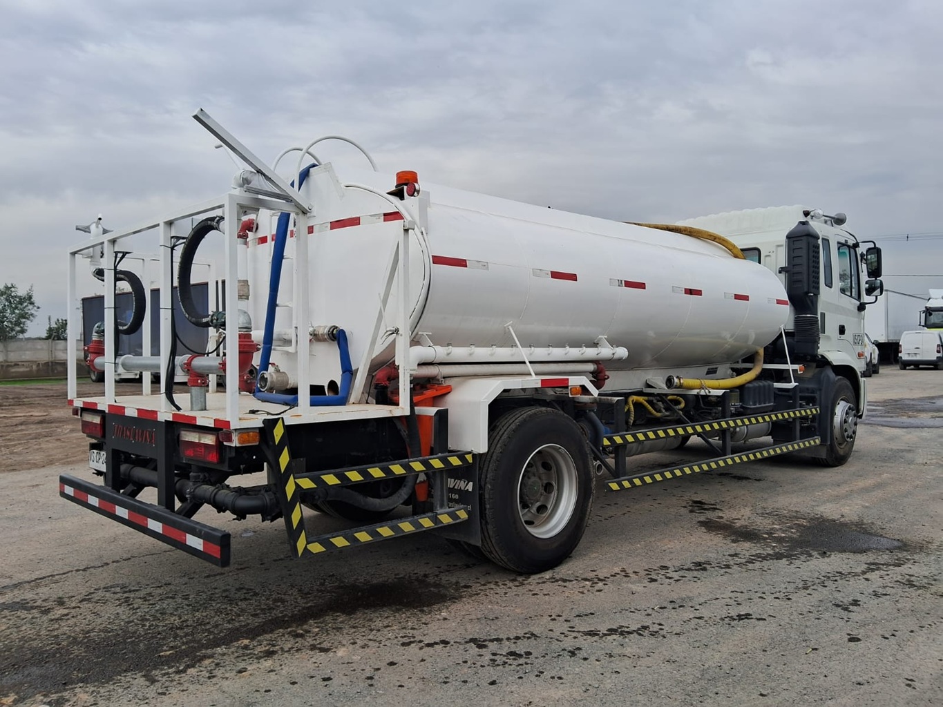 Camion Aljibe Jac año 2026 4x2 Runner HFC cap. 10.000 L # Ref.CP24 - Imagen 8