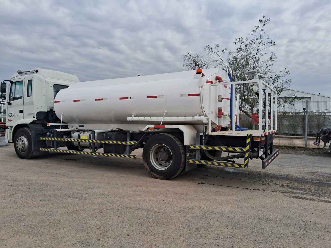 Camion Aljibe Jac año 2026 4x2 Runner HFC cap. 10.000 L # Ref.CP24 - Imagen 9