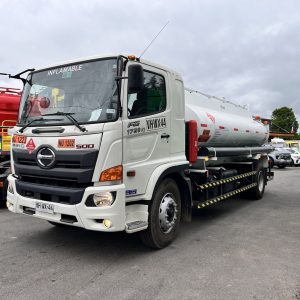 Camión Hino FG 1728 Aut año 2025 para Combustible, capacidad 10.000 4x2 # Ref. WX44 Buin