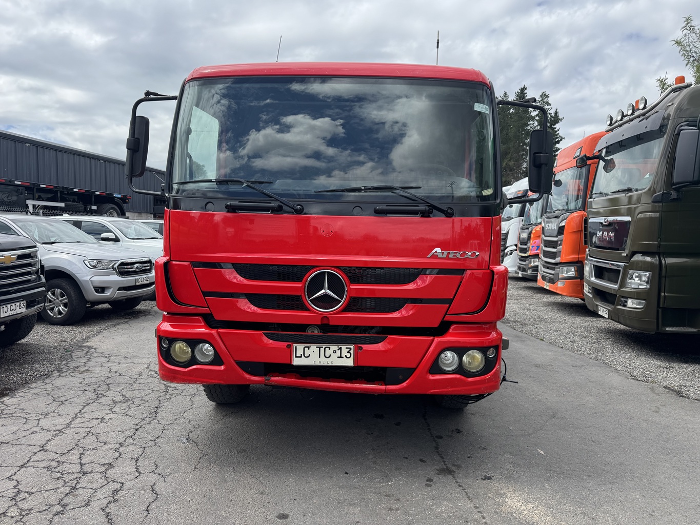 Camión Mercedes Benz Atego 1729 año 2019 para Combustible, capacidad 10.000 4x2 # Ref TC13Buin - Imagen 2