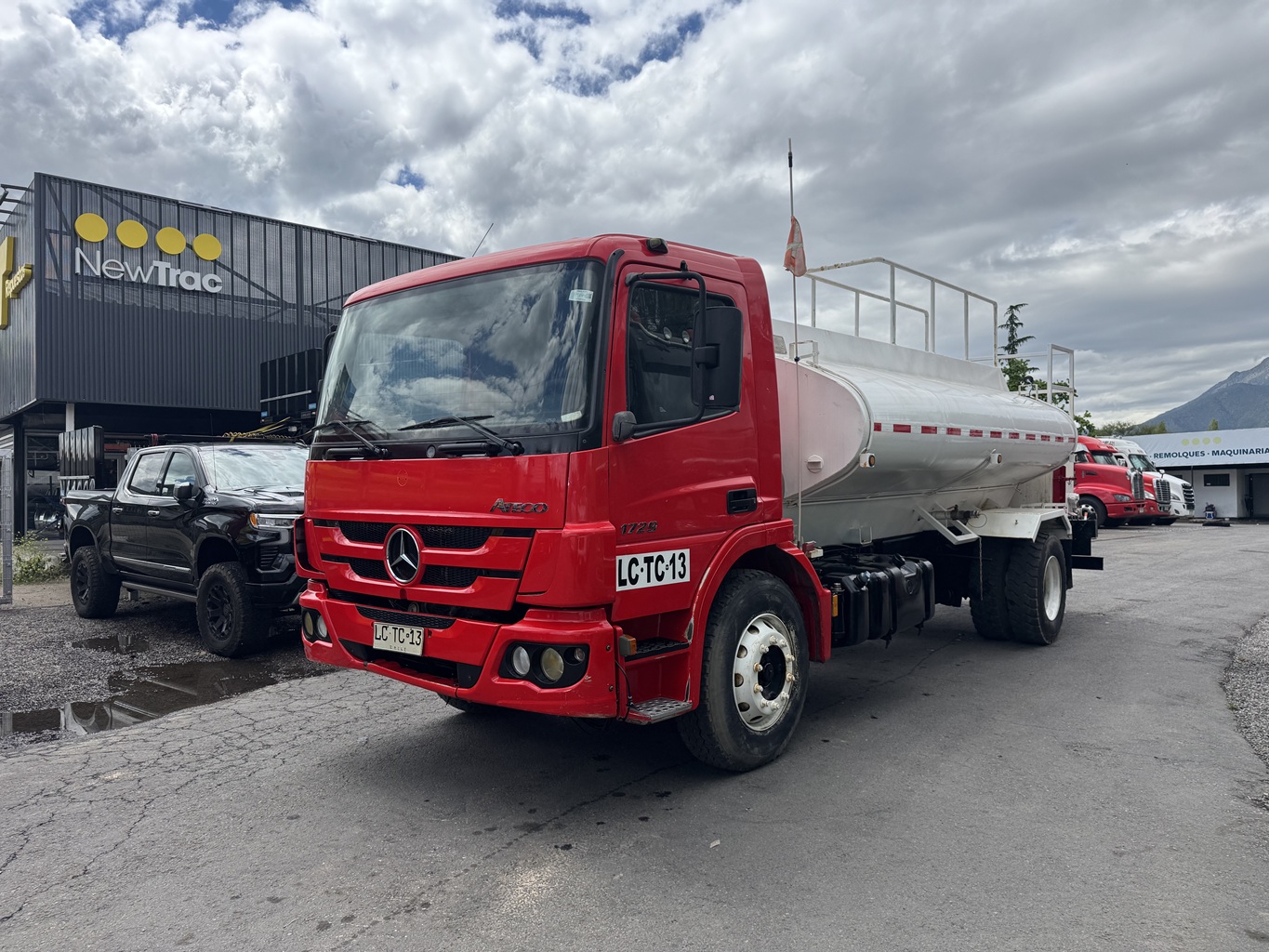 Camión Mercedes Benz Atego 1729 año 2019 para Combustible, capacidad 10.000 4x2 # Ref TC13Buin - Imagen 3