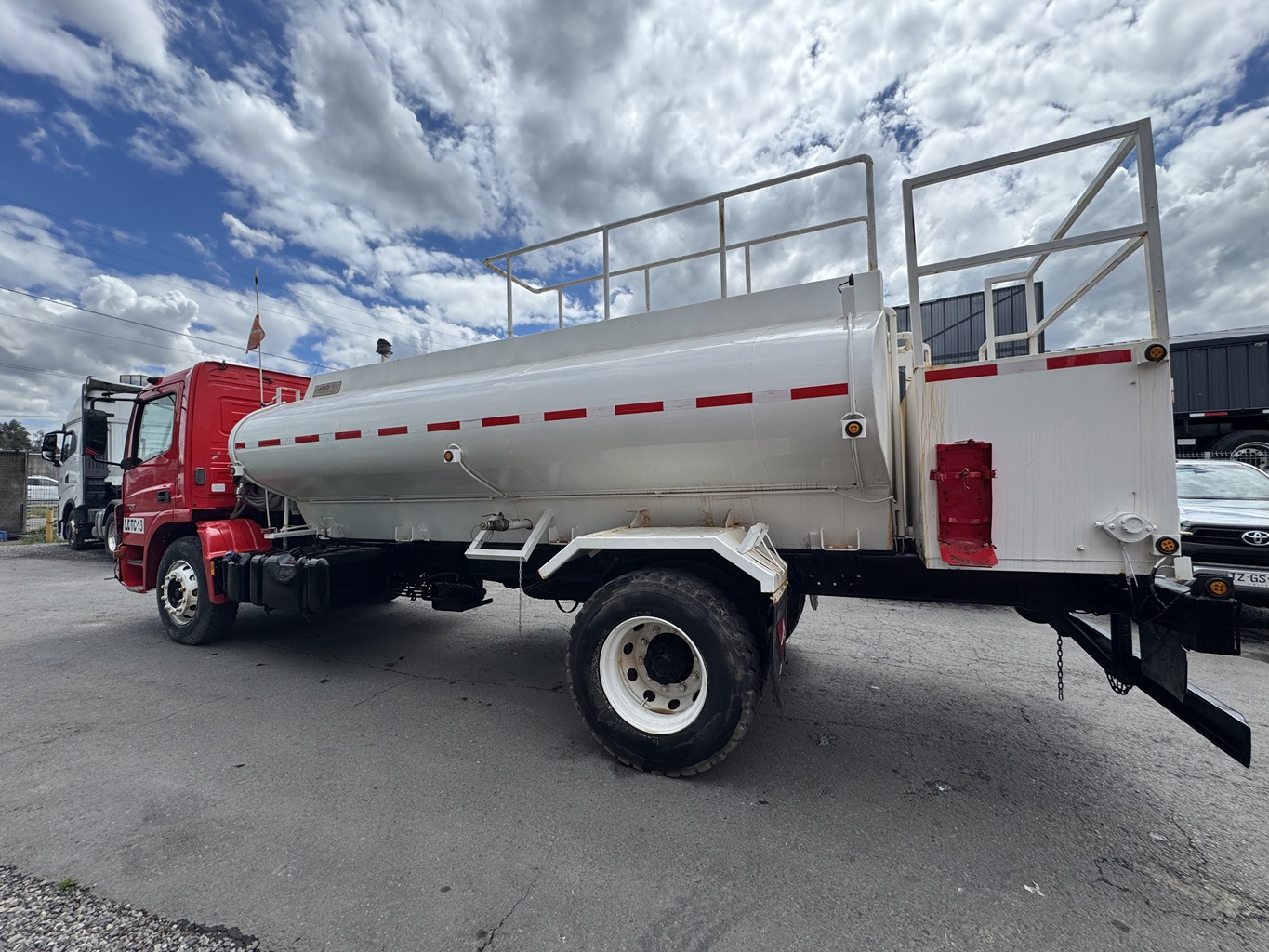 Camión Mercedes Benz Atego 1729 año 2019 para Combustible, capacidad 10.000 4x2 # Ref TC13Buin - Imagen 6