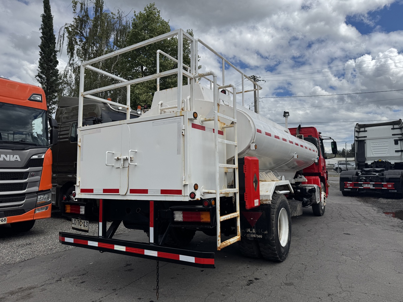 Camión Mercedes Benz Atego 1729 año 2019 para Combustible, capacidad 10.000 4x2 # Ref TC13Buin - Imagen 9