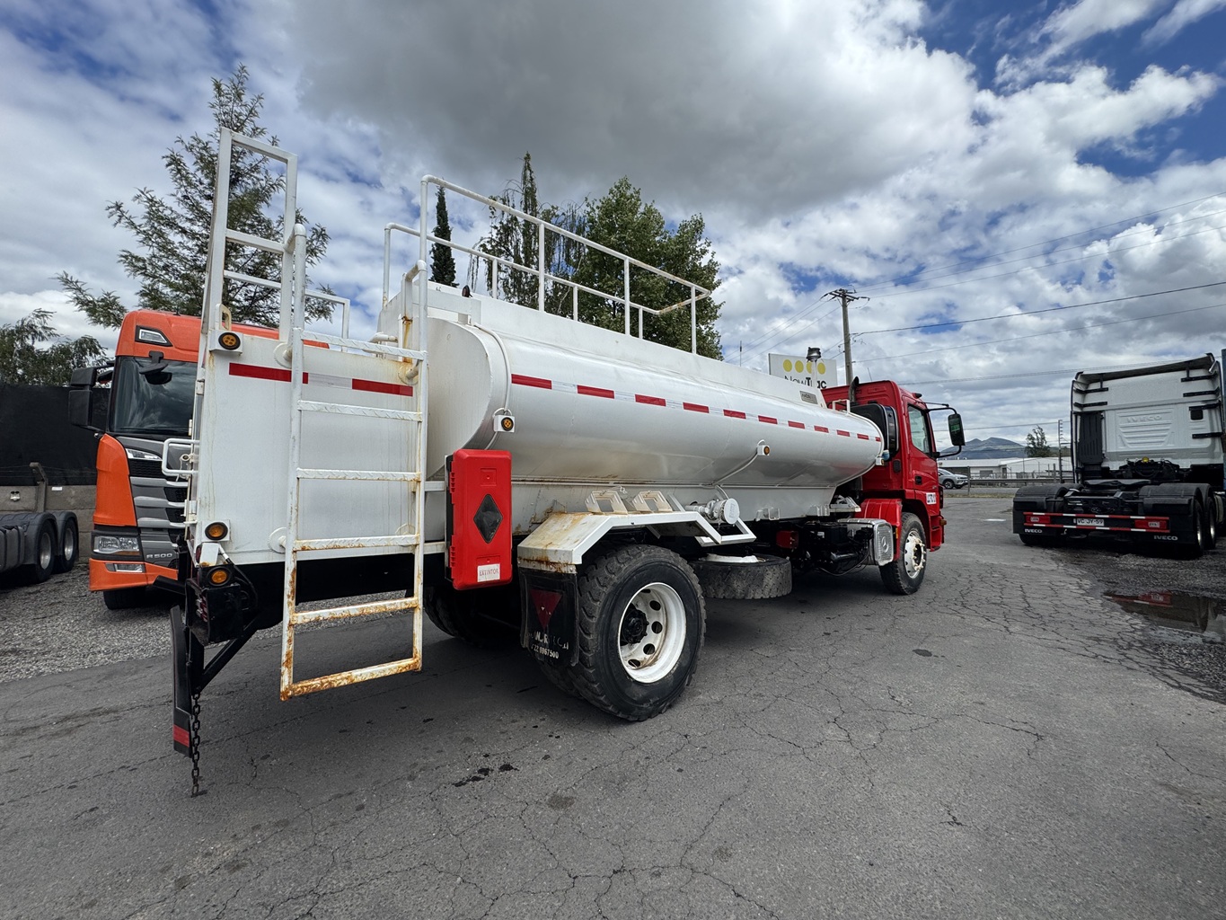 Camión Mercedes Benz Atego 1729 año 2019 para Combustible, capacidad 10.000 4x2 # Ref TC13Buin - Imagen 10