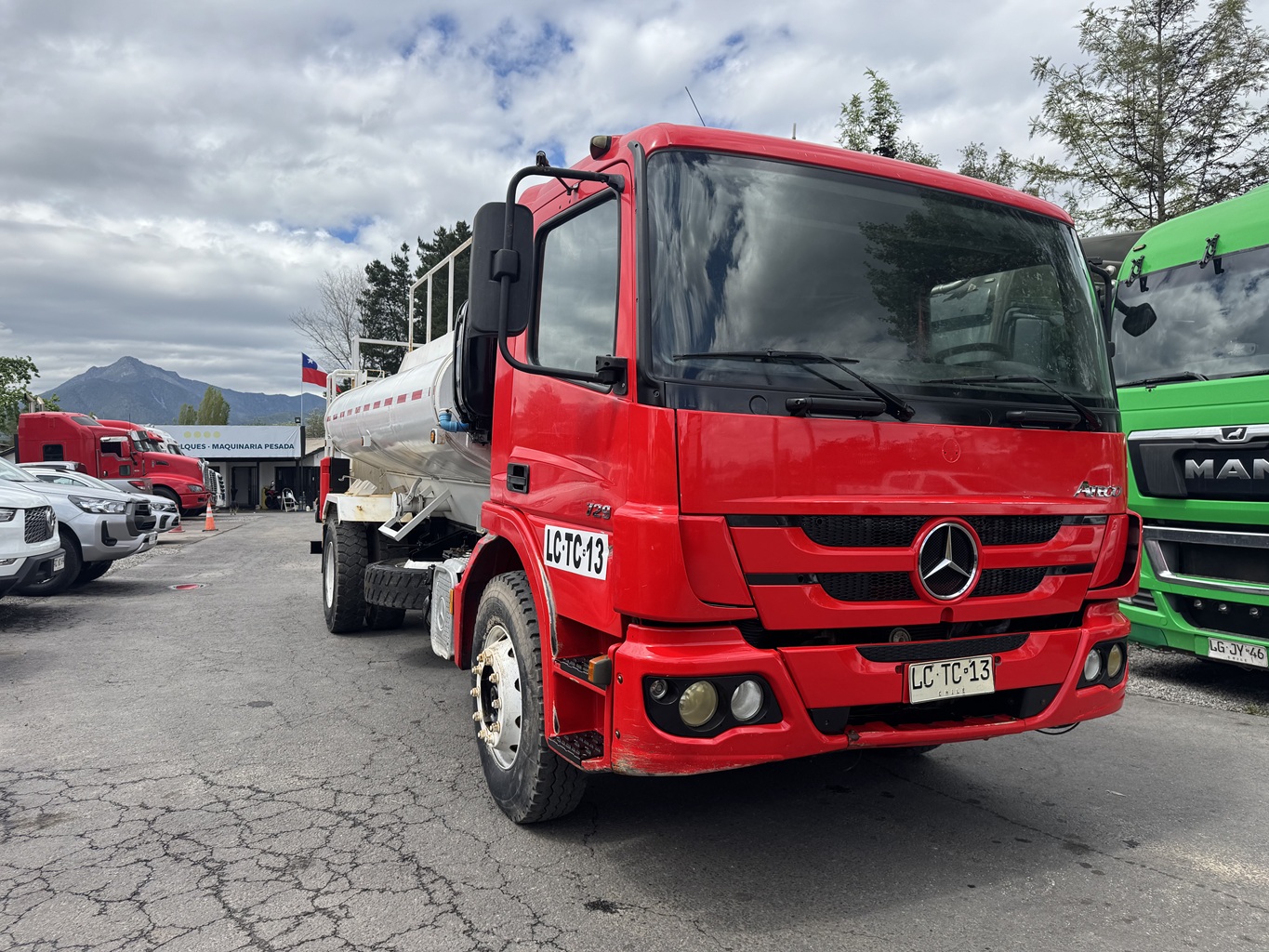 Camión Mercedes Benz Atego 1729 año 2019 para Combustible, capacidad 10.000 4x2 # Ref TC13Buin - Imagen 11