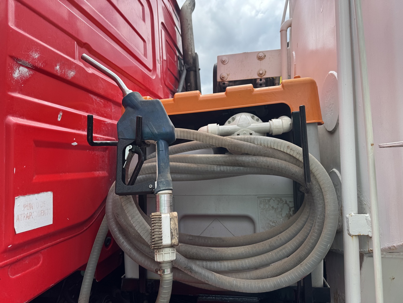 Camión Mercedes Benz Atego 1729 año 2019 para Combustible, capacidad 10.000 4x2 # Ref TC13Buin - Imagen 16