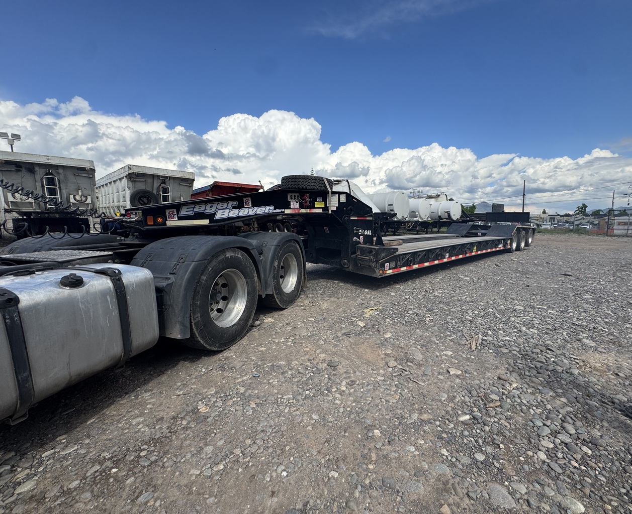 Semirremolque cama baja Eager Beaver 2020 3 Ejes cap 50 ton # Ref KP93 Buin