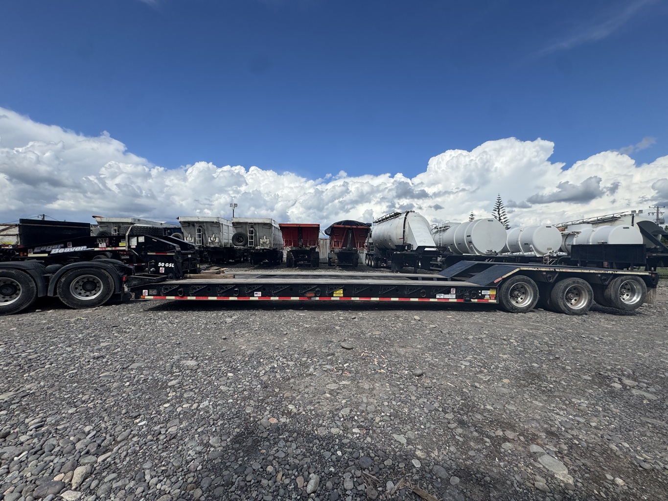 Semirremolque cama baja Eager Beaver 2020 3 Ejes cap 50 ton # Ref KP93 Buin - Imagen 11