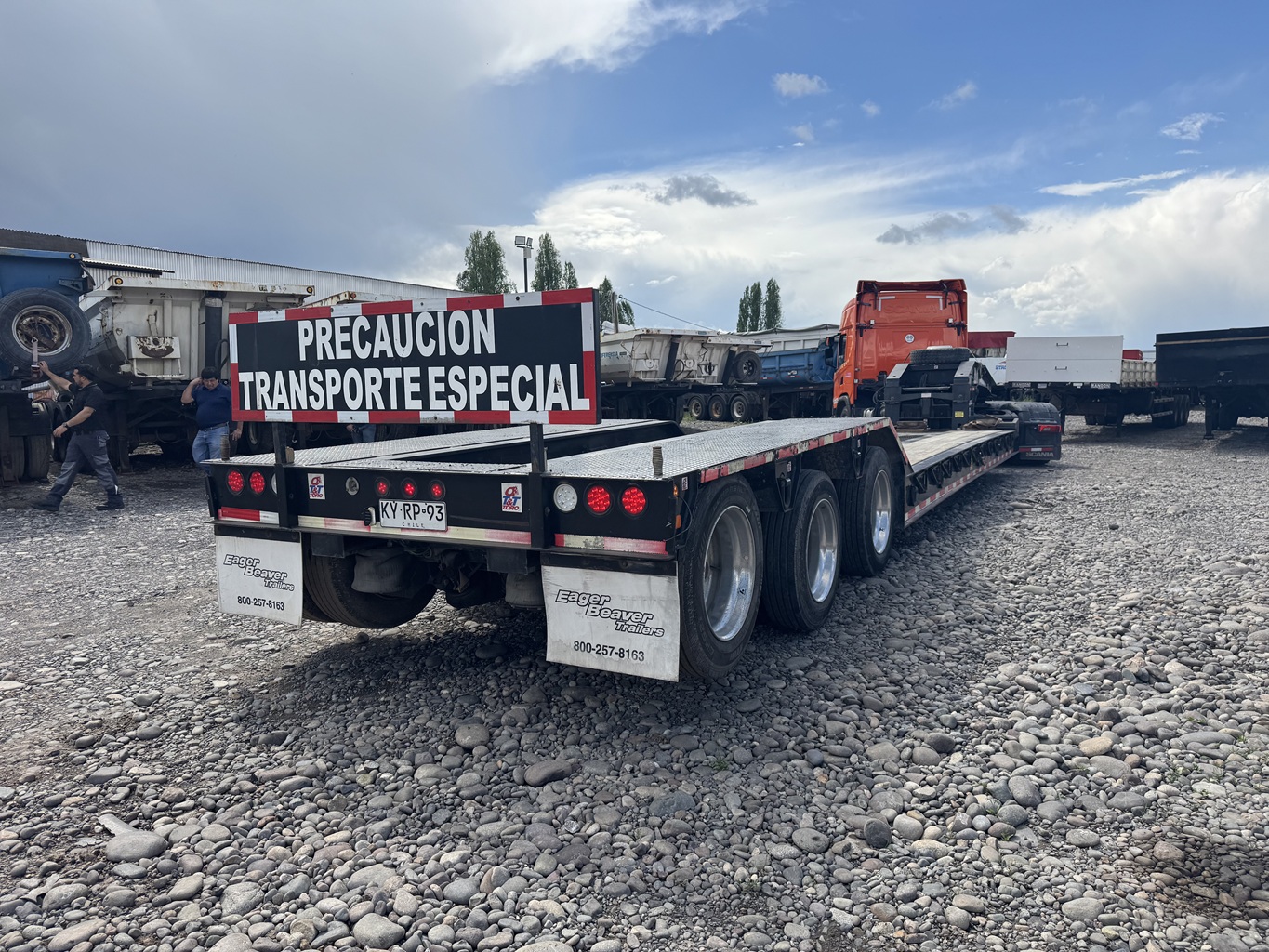 Semirremolque cama baja Eager Beaver 2020 3 Ejes cap 50 ton # Ref KP93 Buin - Imagen 16