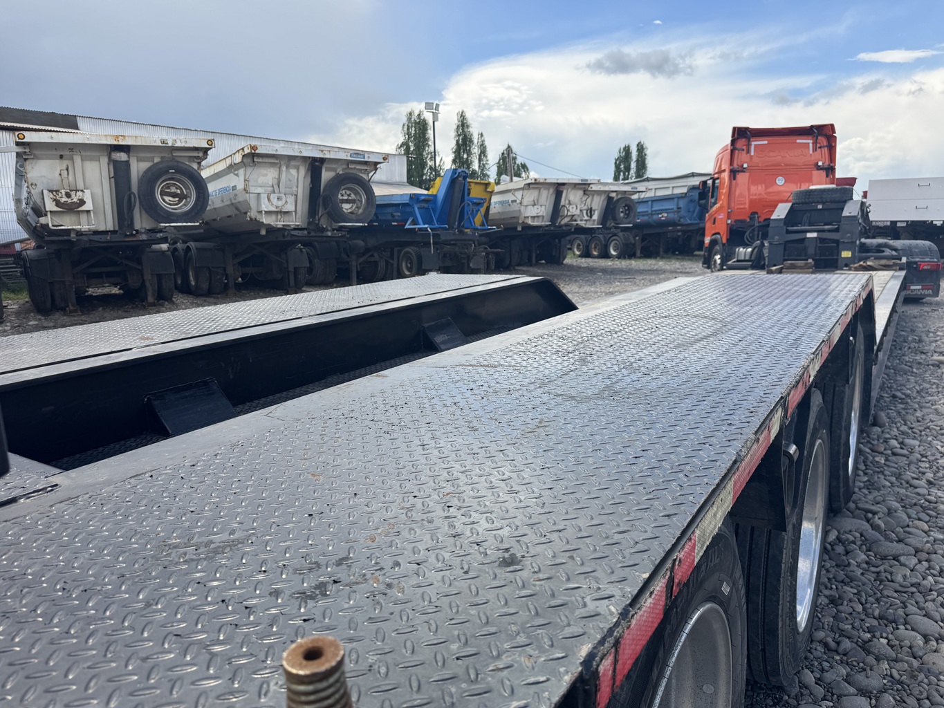Semirremolque cama baja Eager Beaver 2020 3 Ejes cap 50 ton # Ref KP93 Buin - Imagen 21